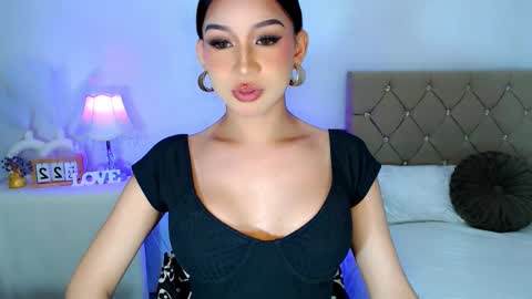   please follow me guyss online show from 10/21/25, 07:36