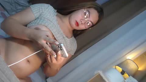 Snapshot of nathalie_hart chatting on 04/22/26, 02:47 Queen Marga online show from 04/22/26, 02:47