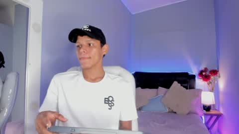 Snapshot of nathalie_moon_ chatting on 04/08/26, 01:11 nathalie_moon_ online show from 04/08/26, 01:11