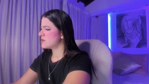 Snapshot of nathalie_rivers chatting on 10/22/25, 11:10 NATHALIE online show from 10/22/25, 11:10