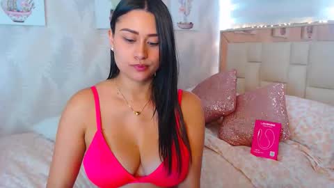 Snapshot of nathalierose_1 chatting on 04/18/26, 07:07 Nathalie Rose online show from 04/18/26, 07:07