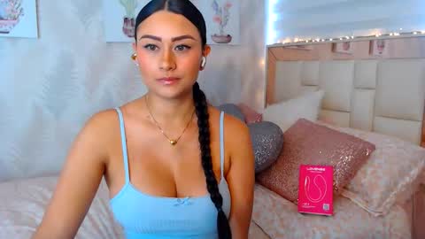 Snapshot of nathalierose_1 chatting on 04/22/26, 02:07 Nathalie Rose online show from 04/22/26, 02:07