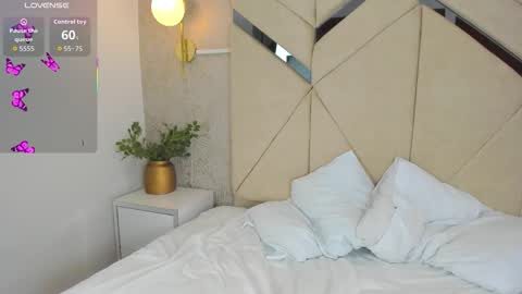 Nathalie Ross online show from 12/04/25, 11:46