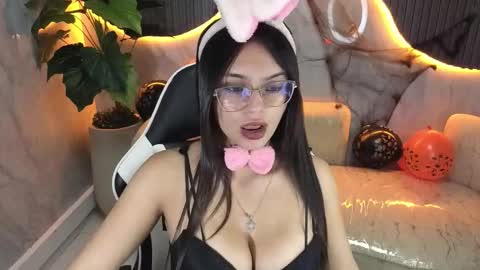 Snapshot of nathaly_tp chatting on 10/31/25, 01:23 Nathy online show from 10/31/25, 01:23