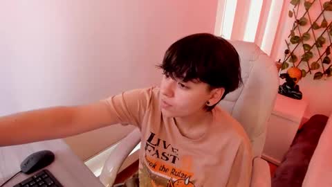 nathalyy_ds online show from 12/15/25, 08:24