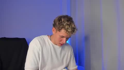 Snapshot of nathan_blake_ chatting on 12/17/25, 07:20 Nathan online show from 12/17/25, 07:20