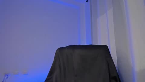 Snapshot of nathan_blake_ chatting on 12/18/25, 01:28 Nathan online show from 12/18/25, 01:28