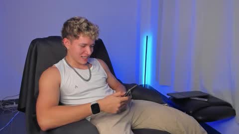 Snapshot of nathan_blake_ chatting on 12/19/25, 07:43 Nathan online show from 12/19/25, 07:43