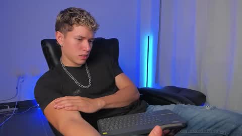 Snapshot of nathan_blake_ chatting on 12/20/25, 05:20 Nathan online show from 12/20/25, 05:20