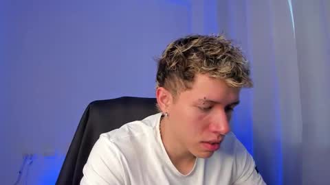 Snapshot of nathan_blake_ chatting on 12/21/25, 08:16 Nathan online show from 12/21/25, 08:16