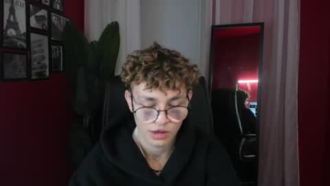 Snapshot of nathan_curl chatting on 09/18/25, 02:41 Nathan online show from 09/18/25, 02:41