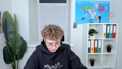 Snapshot of nathan_curl chatting on 11/15/25, 02:57 Nathan online show from 11/15/25, 02:57