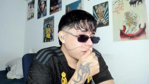 Snapshot of nathan_galanis chatting on 12/23/25, 01:03 nathan online show from 12/23/25, 01:03