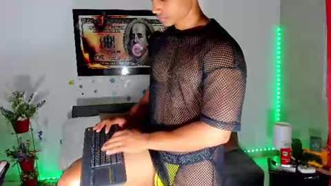 Snapshot of nathan_sexy247 chatting on 07/03/26, 12:28 Nathan online show from 07/03/26, 12:28