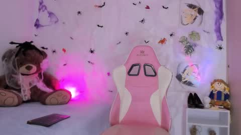 nathy_rosales online show from 10/15/25, 06:02