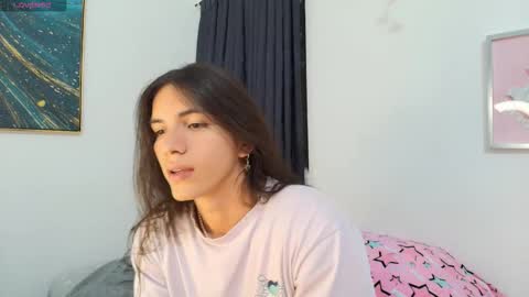 Snapshot of nati_sm chatting on 12/17/25, 01:55 Nati online show from 12/17/25, 01:55