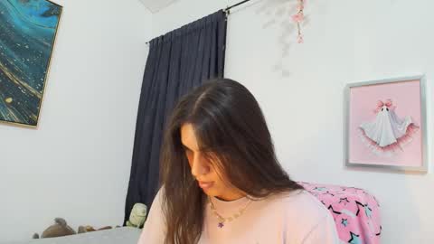 Snapshot of nati_sm chatting on 12/22/25, 02:30 Nati online show from 12/22/25, 02:30