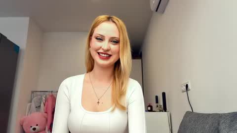 Snapshot of natishaelliston chatting on 04/30/26, 01:50 Mia online show from 04/30/26, 01:50