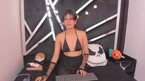 natsumiht online show from 10/20/25, 05:19