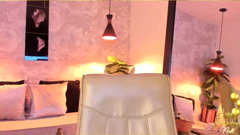 Snapshot of natt_collins chatting on 10/30/25, 12:01 Natalia online show from 10/30/25, 12:01