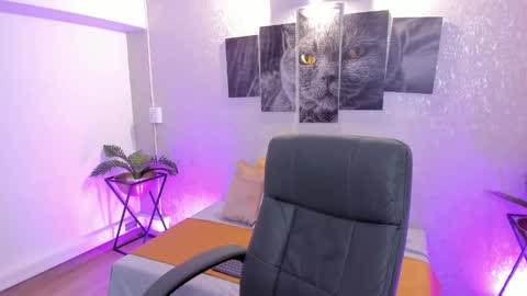 Snapshot of natt_collins chatting on 11/12/25, 04:57 Natalia online show from 11/12/25, 04:57