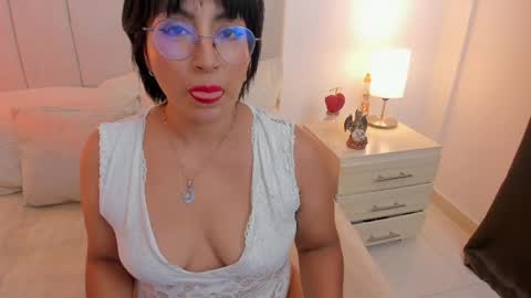 Snapshot of natty_bush chatting on 05/08/26, 09:42 Nathalie online show from 05/08/26, 09:42