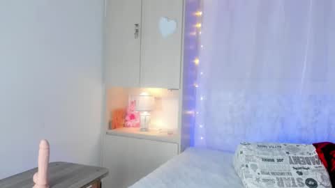 Snapshot of nattysnow chatting on 11/27/25, 04:14 NATALIA online show from 11/27/25, 04:14