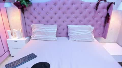 Natty Trainor online show from 12/21/25, 09:22