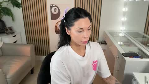 NATTY FIERROS online show from 11/06/25, 09:54