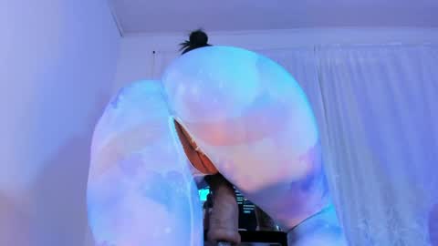 Snapshot of natural_bigass_nina chatting on 04/12/26, 12:43 Sophia online show from 04/12/26, 12:43