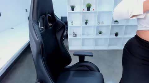 Snapshot of natural_bigboobs chatting on 11/05/25, 08:20 Jazmin Bigboobs online show from 11/05/25, 08:20