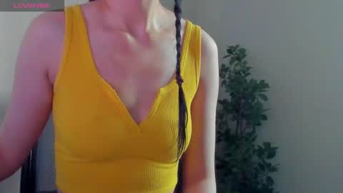 Snapshot of natural_form chatting on 10/23/25, 05:18 peach online show from 10/23/25, 05:18