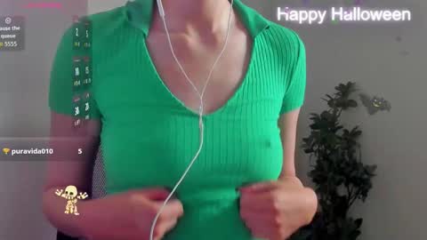 Snapshot of natural_form chatting on 10/29/25, 06:37 peach online show from 10/29/25, 06:37