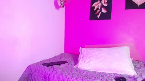 Gwen  online show from 12/16/24, 01:11