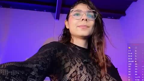 Naty Saenz online show from 11/11/25, 09:42