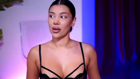 Snapshot of natydesiree chatting on 01/02/25, 07:18 Naty online show from 01/02/25, 07:18