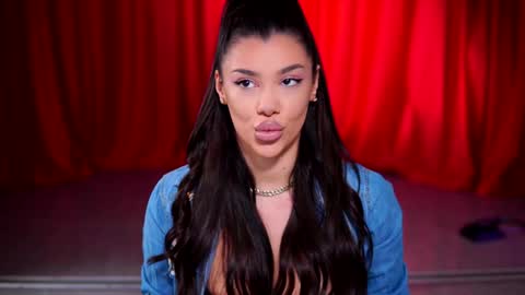 Snapshot of natydesiree chatting on 01/19/25, 07:26 Naty online show from 01/19/25, 07:26