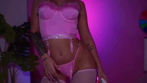 Snapshot of natydesiree chatting on 02/13/25, 10:54 Naty online show from 02/13/25, 10:54