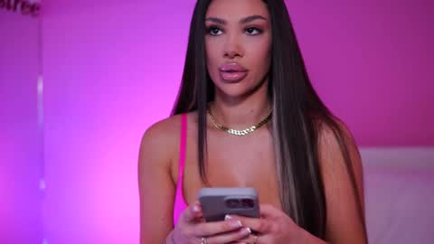 Snapshot of natydesiree chatting on 02/20/25, 04:28 Naty online show from 02/20/25, 04:28