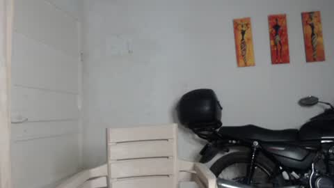 Snapshot of natzumi_mcqueen chatting on 01/04/25, 11:22 Stella Mcqueen online show from 01/04/25, 11:22