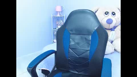 Zoe online show from 01/31/25, 06:24