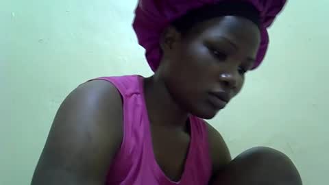 Snapshot of naughty_baddie5 chatting on 10/04/25, 09:18 candy online show from 10/04/25, 09:18