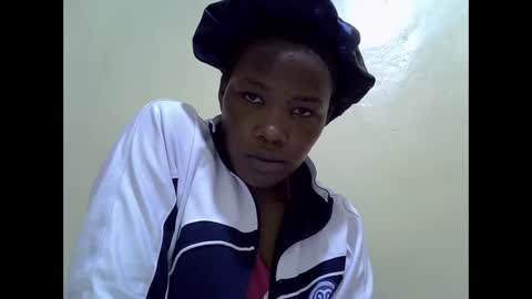 Snapshot of naughty_baddie5 chatting on 11/02/25, 12:40 candy online show from 11/02/25, 12:40