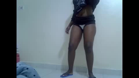 Snapshot of naughty_baddie5 chatting on 11/26/25, 06:31 candy online show from 11/26/25, 06:31