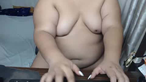 Snapshot of naughty_bellax chatting on 12/19/25, 10:28 arebella online show from 12/19/25, 10:28