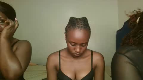 naughty_ellaa online show from 09/19/25, 01:07