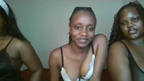 naughty_ellaa online show from 09/23/25, 05:27