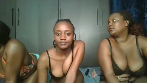 naughty_ellaa online show from 10/10/25, 07:02