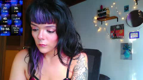 Snapshot of naughty_em_17 chatting on 01/12/25, 10:01 Em  please help me reach 100 thumbs up 3 online show from 01/12/25, 10:01