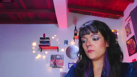 Snapshot of naughty_em_17 chatting on 01/18/25, 01:30 Em  please help me reach 100 thumbs up 3 online show from 01/18/25, 01:30